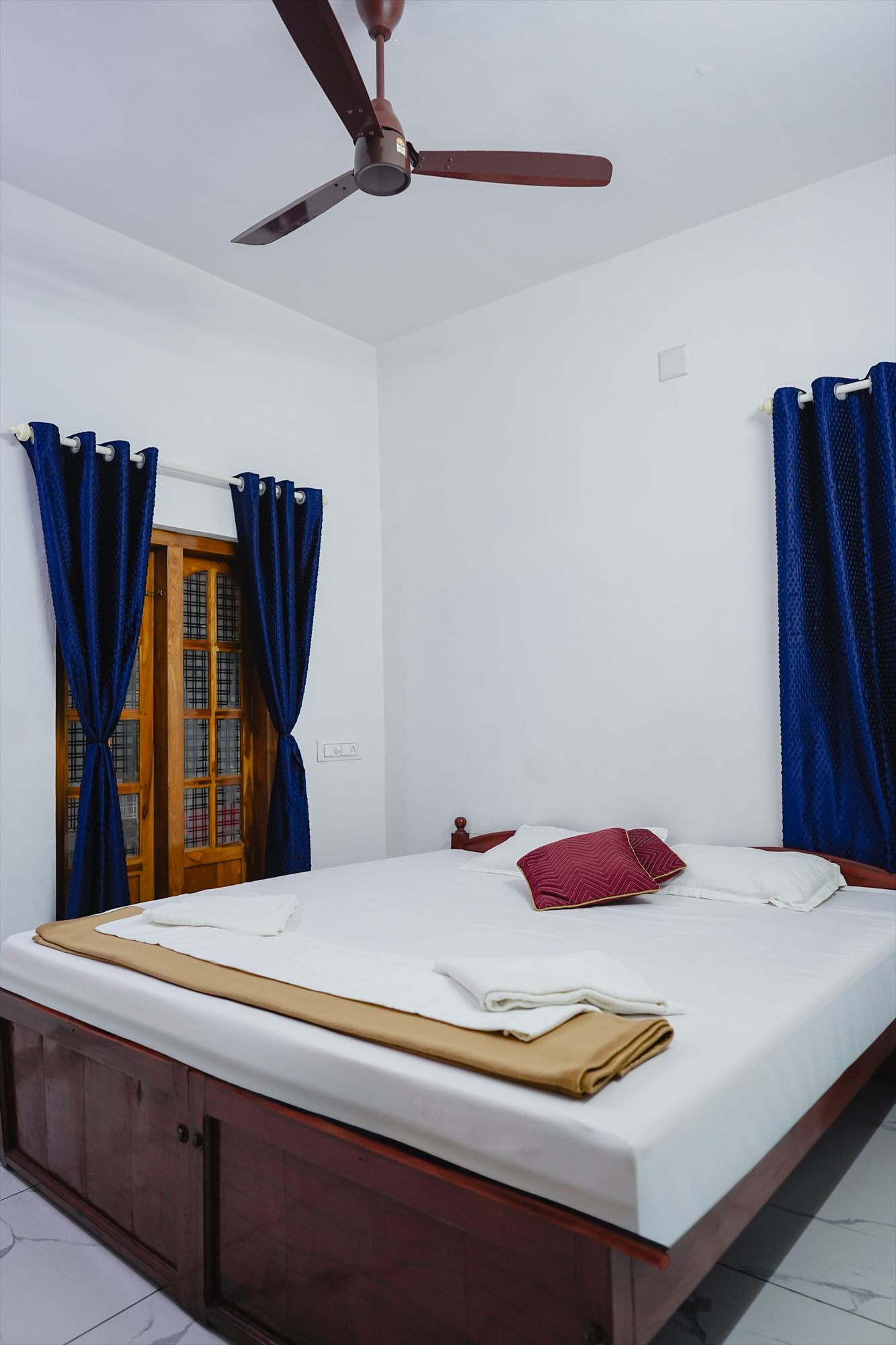 Deluxe Double Room AC, photo 3 of 6